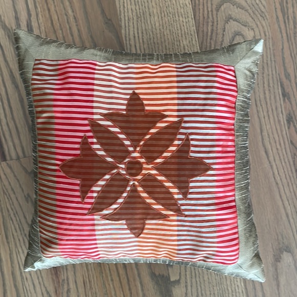 Set of 2 Accent Pillows - Picture 2 of 3
